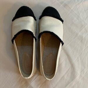 Schutz Black & White Espadrille Flats Size 8